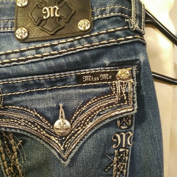 Woman's Miss Me Jeans - Picture 4 of 4